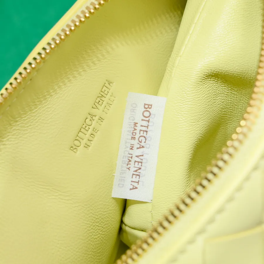 BvWallace Shoulder Lunch Bag Intrecciato Crafted, Happa Lamb Leather