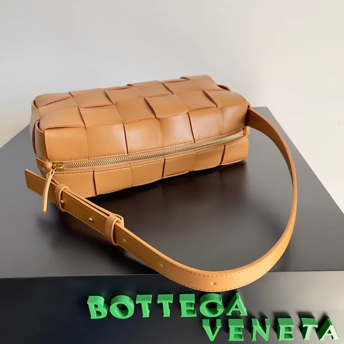 BRICK CASSETTE腋下包 优雅大砖头设计