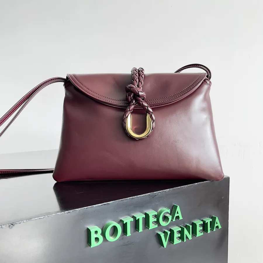 Bottega Veneta Ladies Logo Tote Bag, Smooth Leather, Elegant and Sophisticated