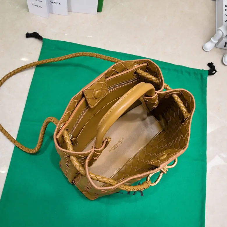 Intrecciato编织小号手提包,滑动斜挎背带
