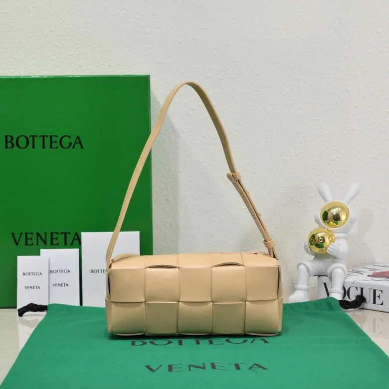 BOTTEGA BRICK CASSETTE Shoulder Bag Compact and Stylish