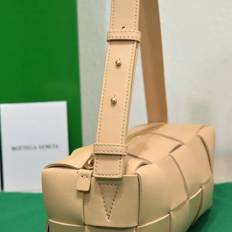 BOTTEGA BRICK CASSETTE Shoulder Bag Compact and Stylish