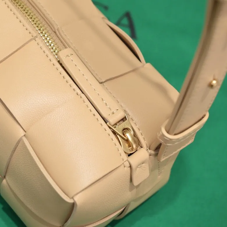 BOTTEGA BRICK CASSETTE Shoulder Bag Compact and Stylish