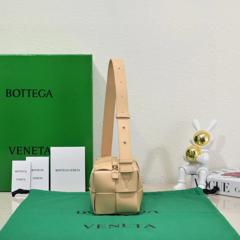 BOTTEGA BRICK CASSETTE Shoulder Bag Compact and Stylish