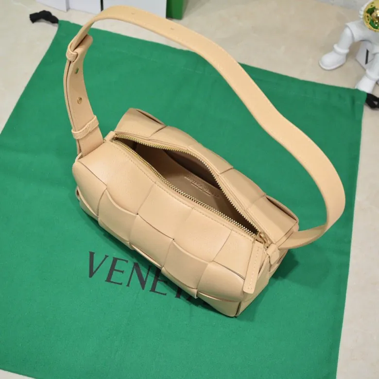 BOTTEGA BRICK CASSETTE Shoulder Bag Compact and Stylish