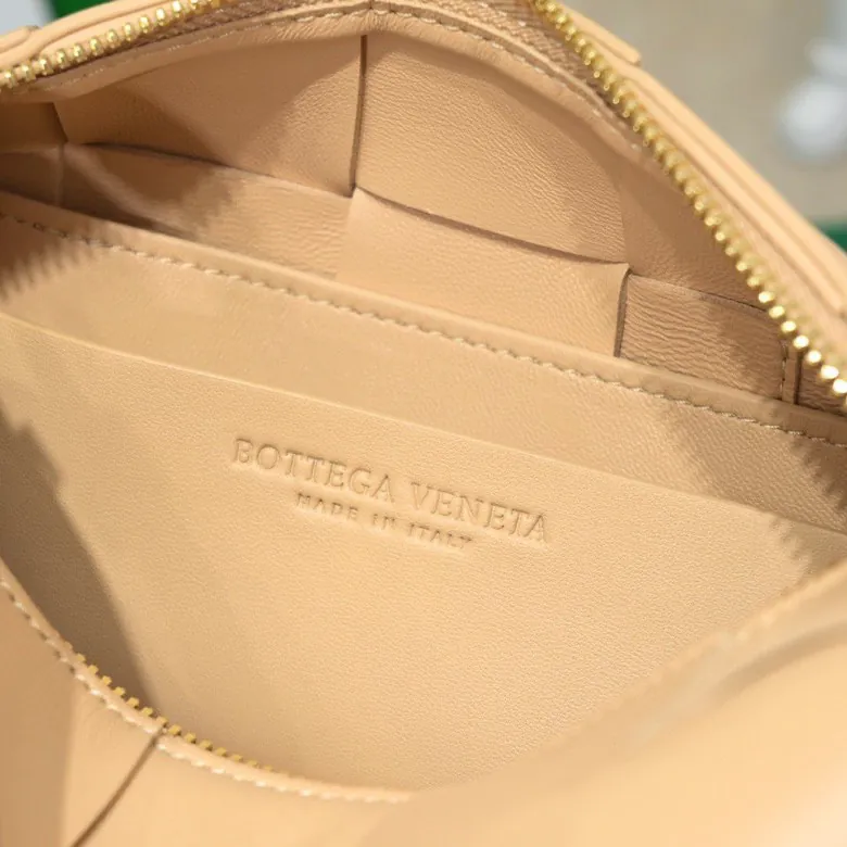 BOTTEGA BRICK CASSETTE Shoulder Bag Compact and Stylish