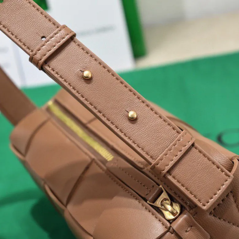 BOTTEGA BRICK CASSETTE Shoulder Bag Compact and Stylish