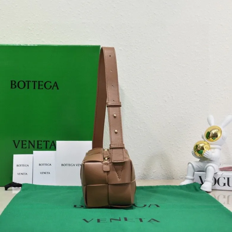BOTTEGA BRICK CASSETTE Shoulder Bag Compact and Stylish
