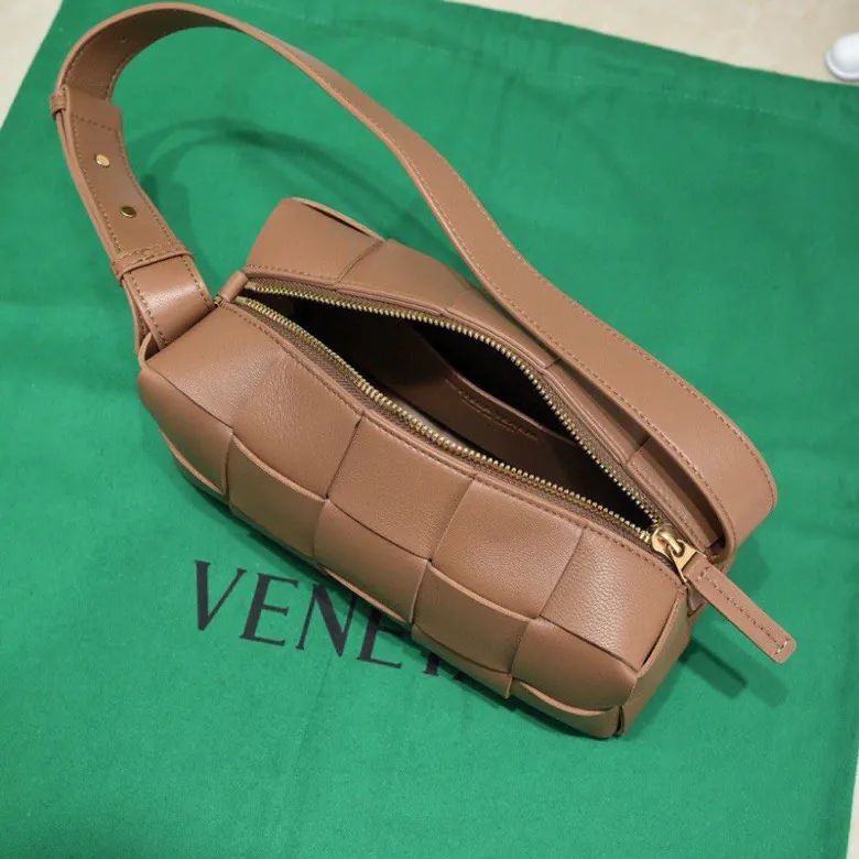 BOTTEGA BRICK CASSETTE Shoulder Bag Compact and Stylish
