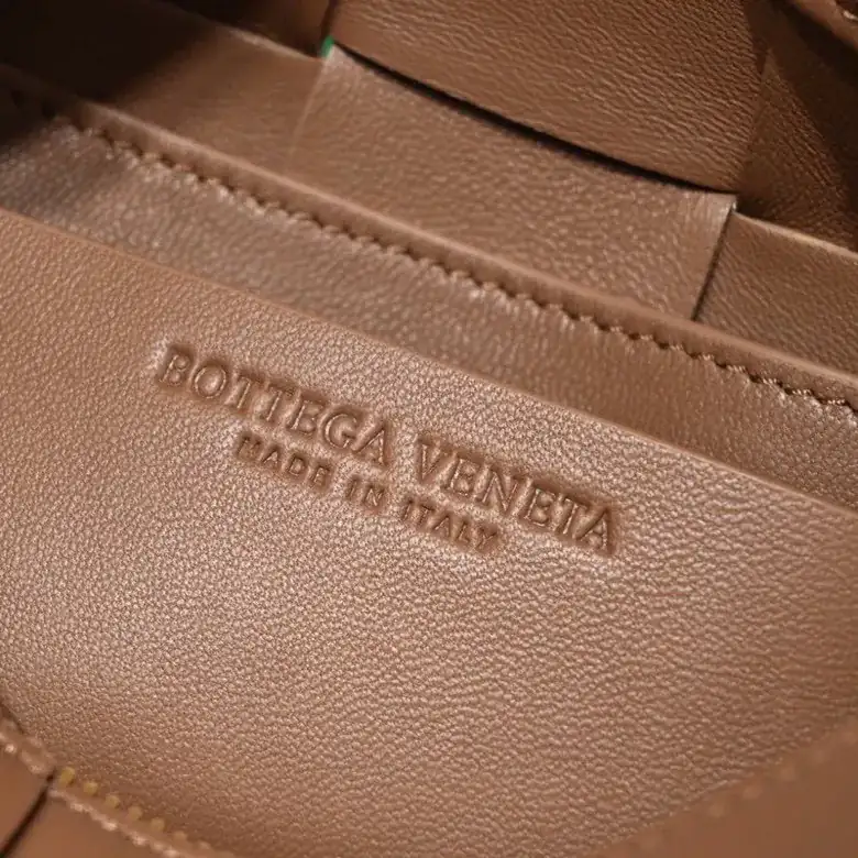 BOTTEGA BRICK CASSETTE Shoulder Bag Compact and Stylish