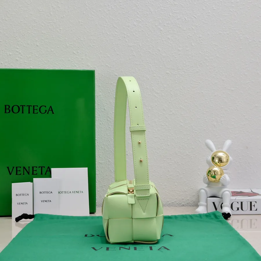 BOTTEGA BRICK CASSETTE Shoulder Bag Compact and Stylish