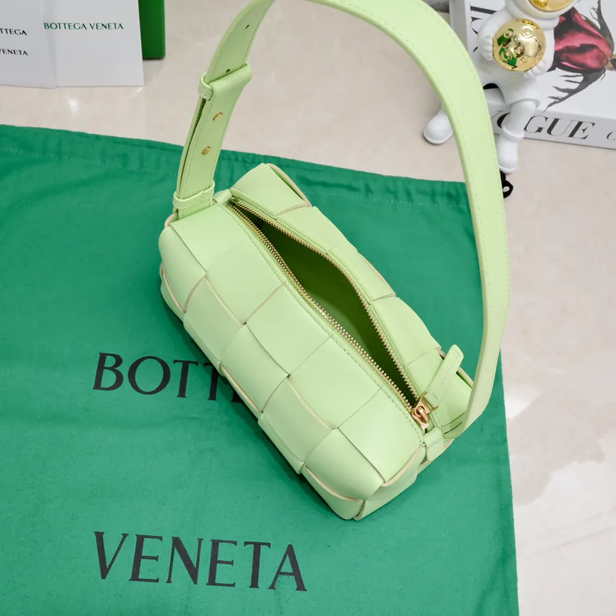 BOTTEGA BRICK CASSETTE Shoulder Bag Compact and Stylish