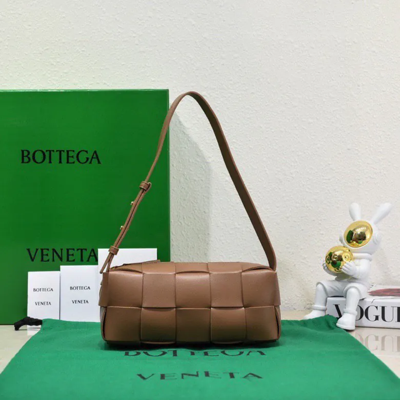 BOTTEGA BRICK CASSETTE Shoulder Bag Compact and Stylish