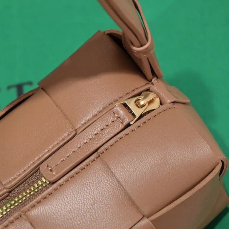 BOTTEGA BRICK CASSETTE Shoulder Bag Compact and Stylish