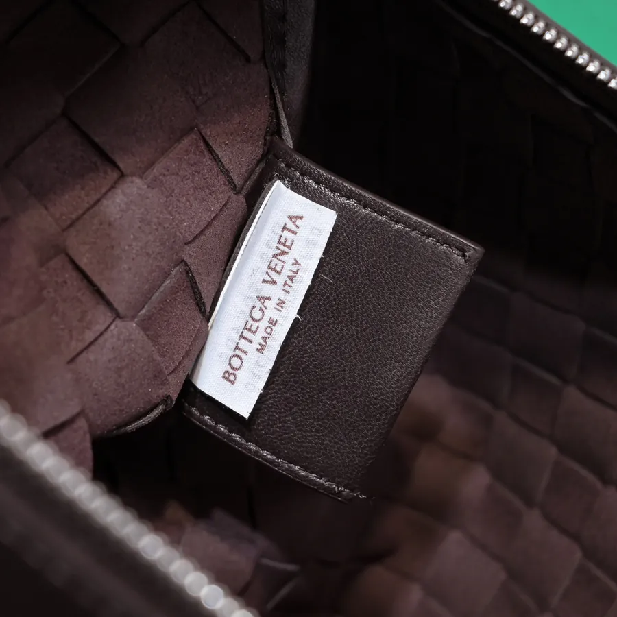 Bottega Veneta Bucket Bag Modern Style