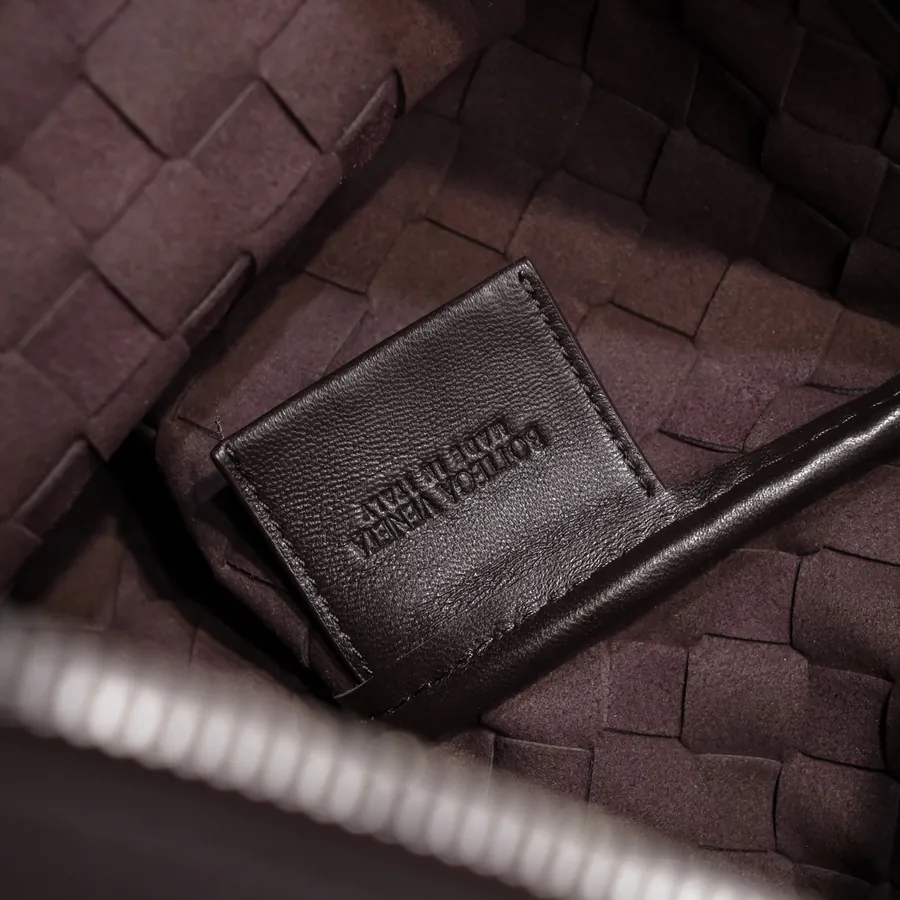 Bottega Veneta Bucket Bag Modern Style
