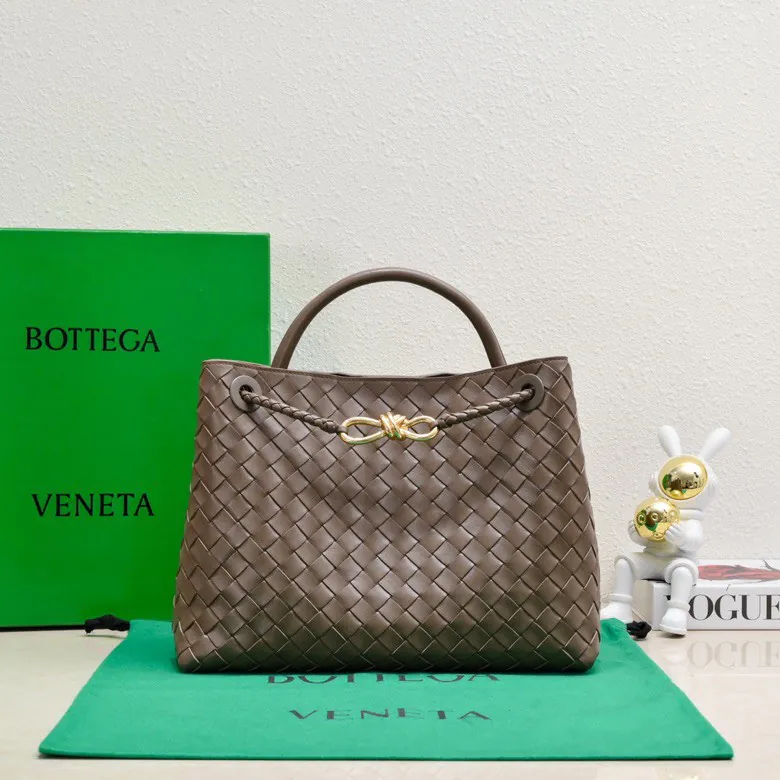 Bottega Veneta 2023 New Andiamo Bucket Bag
