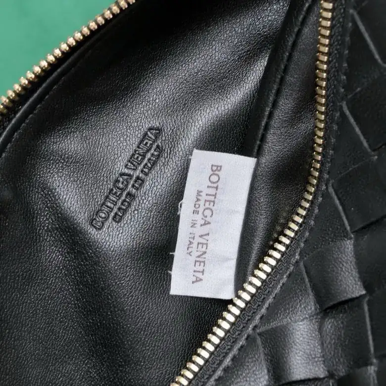 BvWallace Shoulder Lunch Tote Intrecciato Crafted with Happa Lamb Leather
