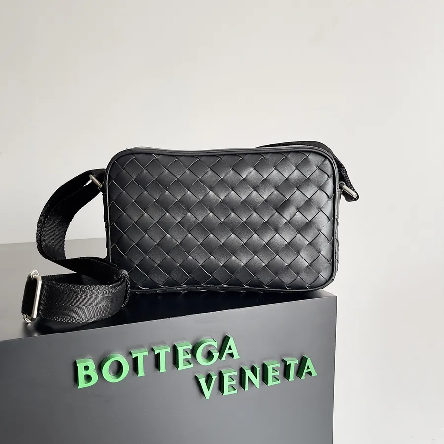 BV Intrecciato Leather Bucket Bag with Zip Closure