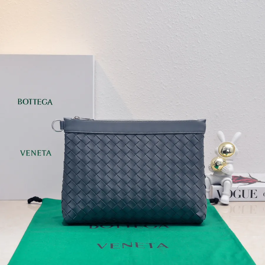 Bottega Veneta Bucket Bag Minimalist Design