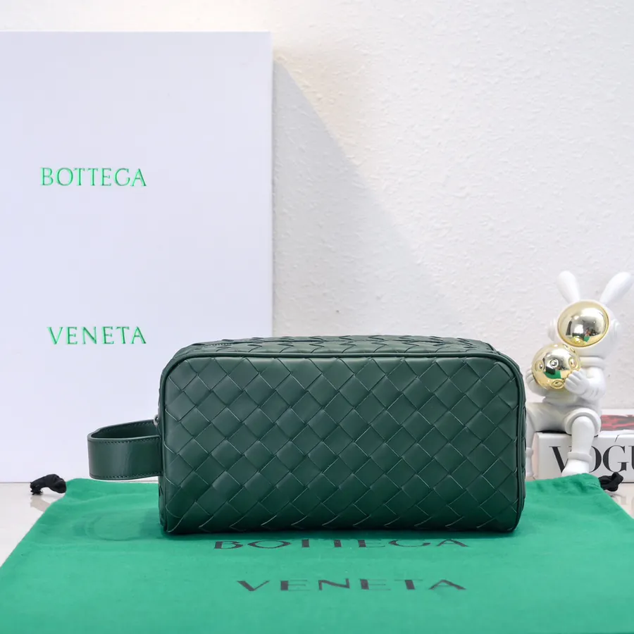 BOTTEGA VENETA 2024 New Intrecciato Classic Washbag