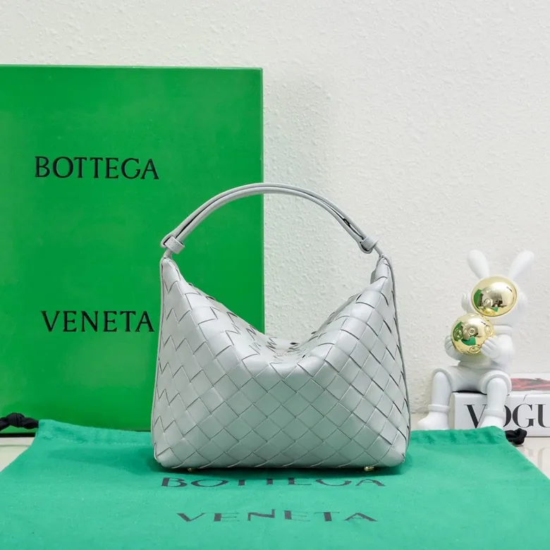 BvWallace Shoulder Lunch Bag Intrecciato Crafted, Happa Lamb Leather