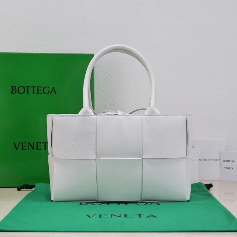 Arco Tote in Grained Calfskin, SLIP Handbag with Side Logo