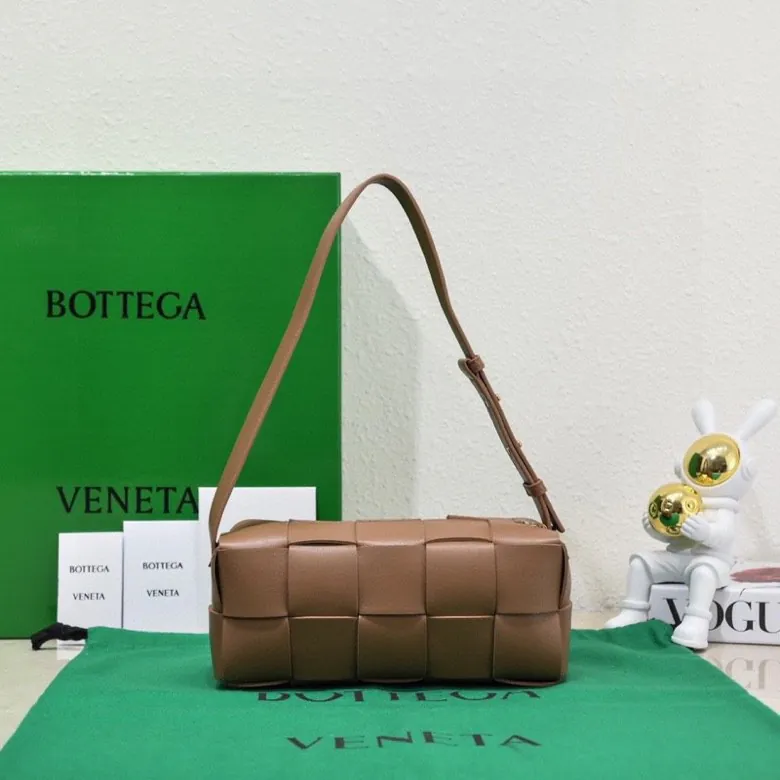 BOTTEGA BRICK CASSETTE Shoulder Bag Compact and Stylish