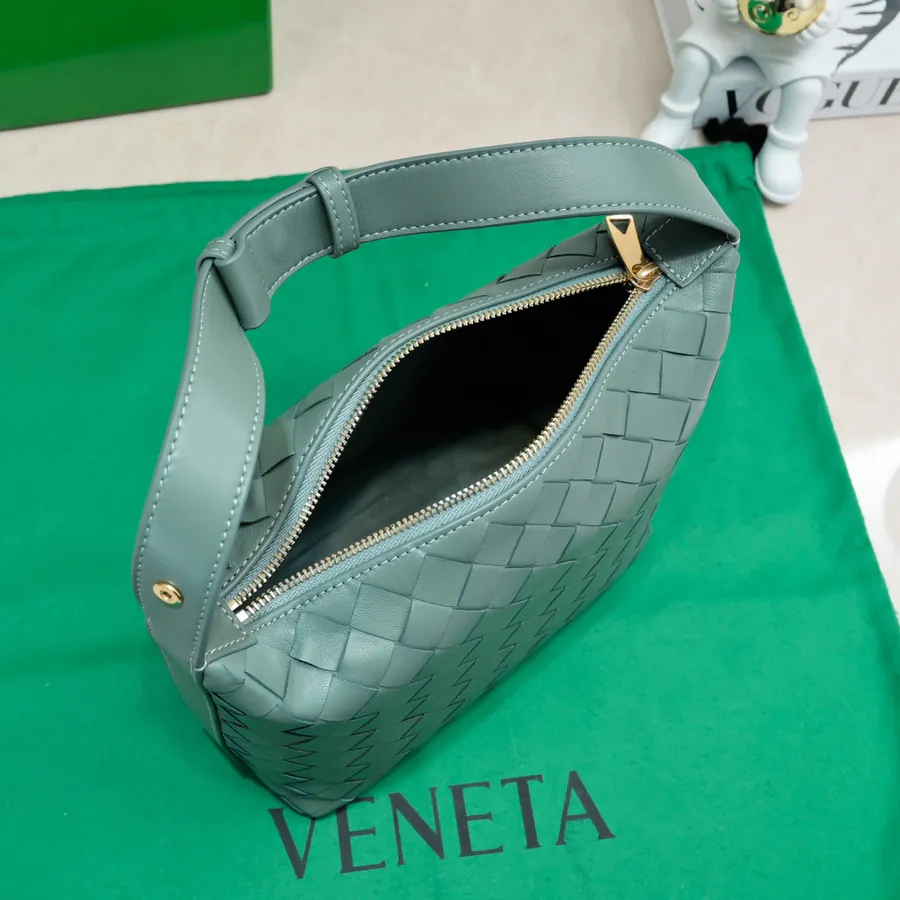 BvWallace Shoulder Lunch Tote Intrecciato Crafted, Happa Lambskin