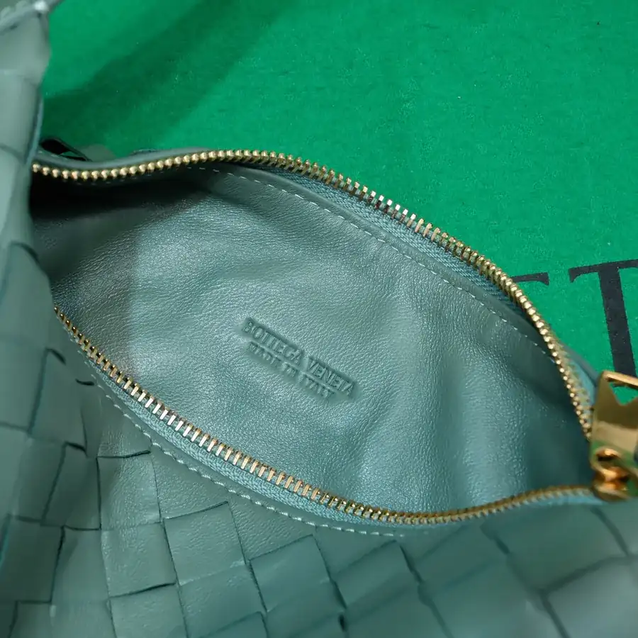 BvWallace Shoulder Lunch Tote Intrecciato Crafted, Happa Lambskin