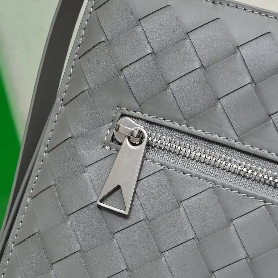 B House New Woven Handbag