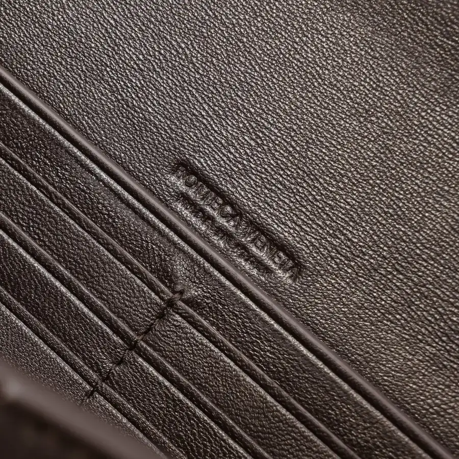 BV Andiamo Evening Bag Elegant and Timeless Design
