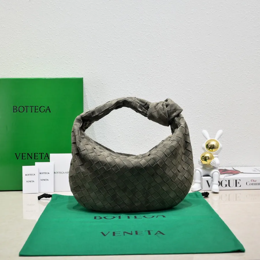 Jodie Bucket Bag in Medium Size