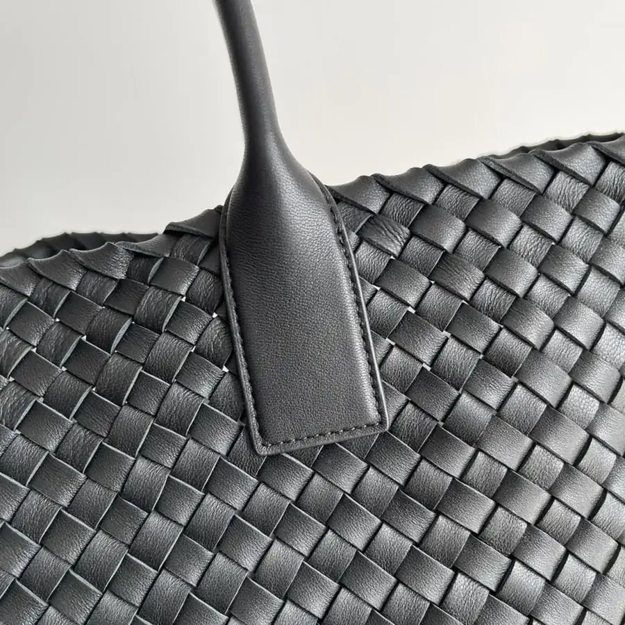 Bottega Veneta Cabat Classic Large
