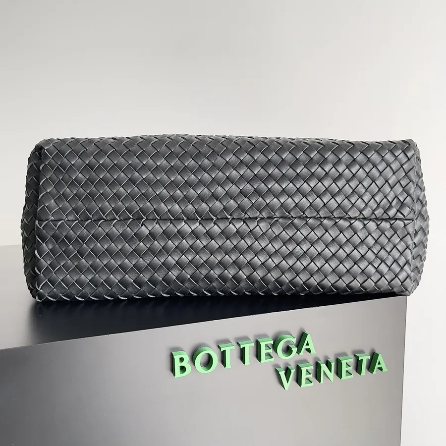 Bottega Veneta Cabat Classic Large