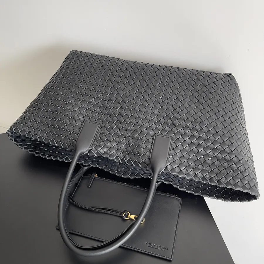 Bottega Veneta Cabat Classic Large