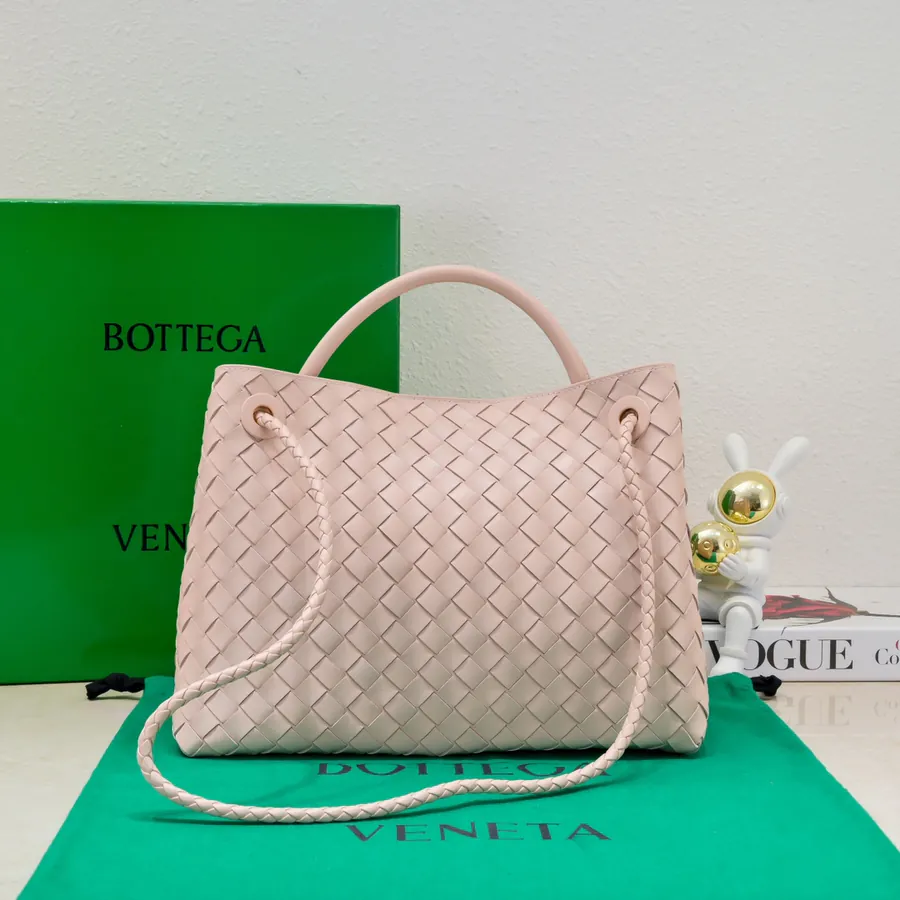 Bottega Veneta 2023 New Andiamo Bucket Bag