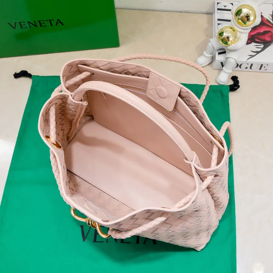 Bottega Veneta 2023 New Andiamo Bucket Bag