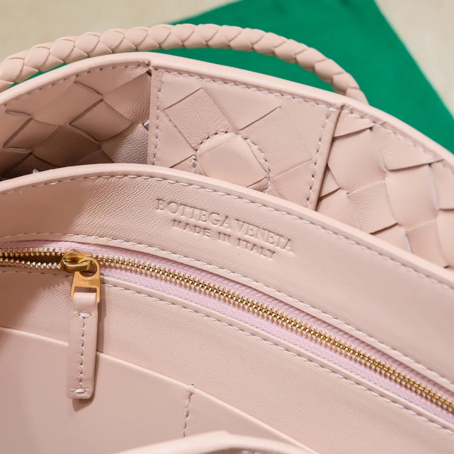 Bottega Veneta 2023 New Andiamo Bucket Bag