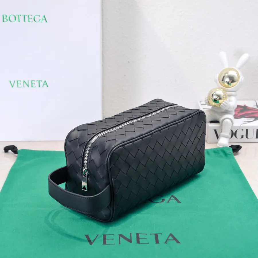 BOTTEGA VENETA 2024 New Intrecciato Classic Washbag