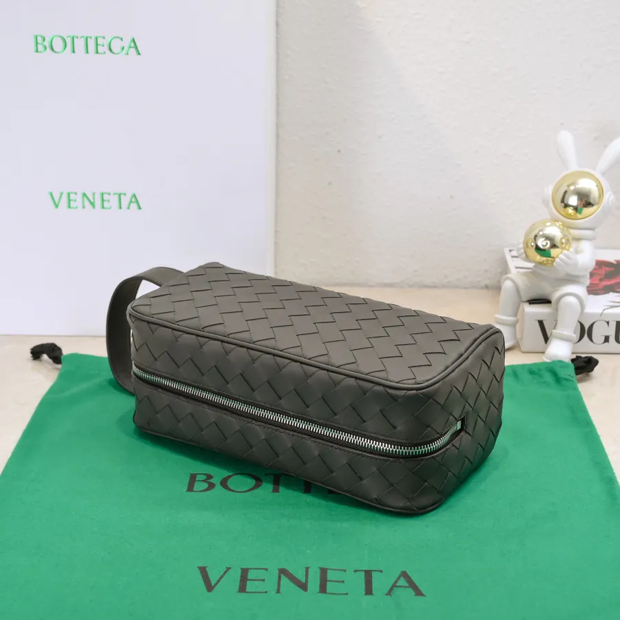 BOTTEGA VENETA 2024 New Intrecciato Classic Washbag