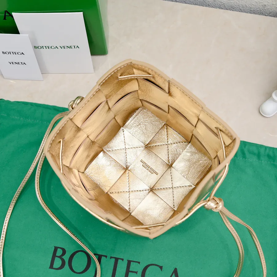 Bottega Veneta New编织小水桶包 Large Size