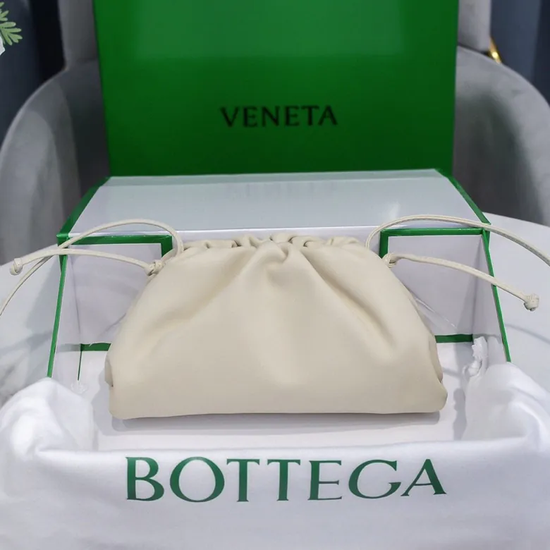 Bottega Veneta Pouch Pouch in Grained Calfskin