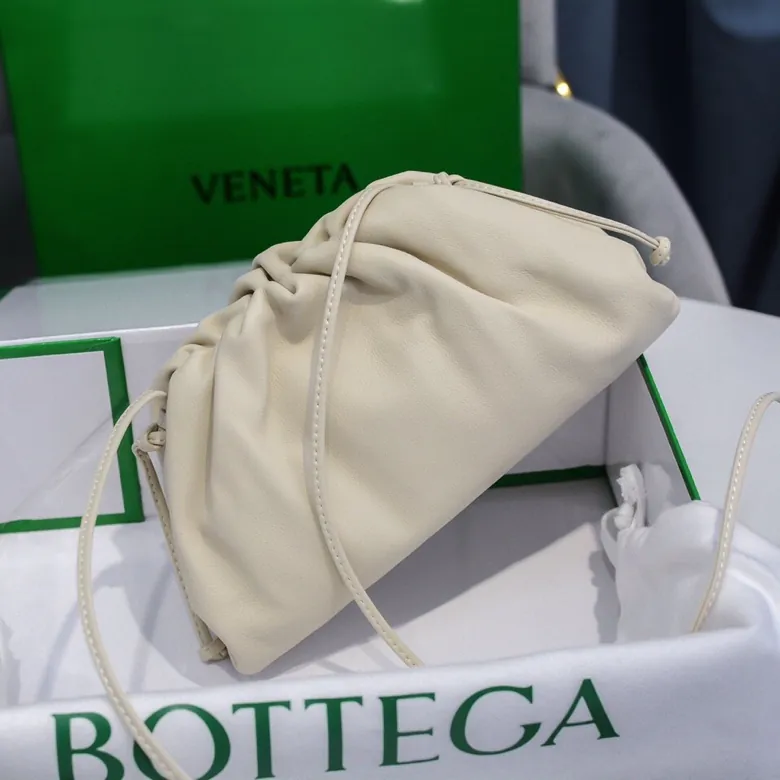 Bottega Veneta Pouch Pouch in Grained Calfskin