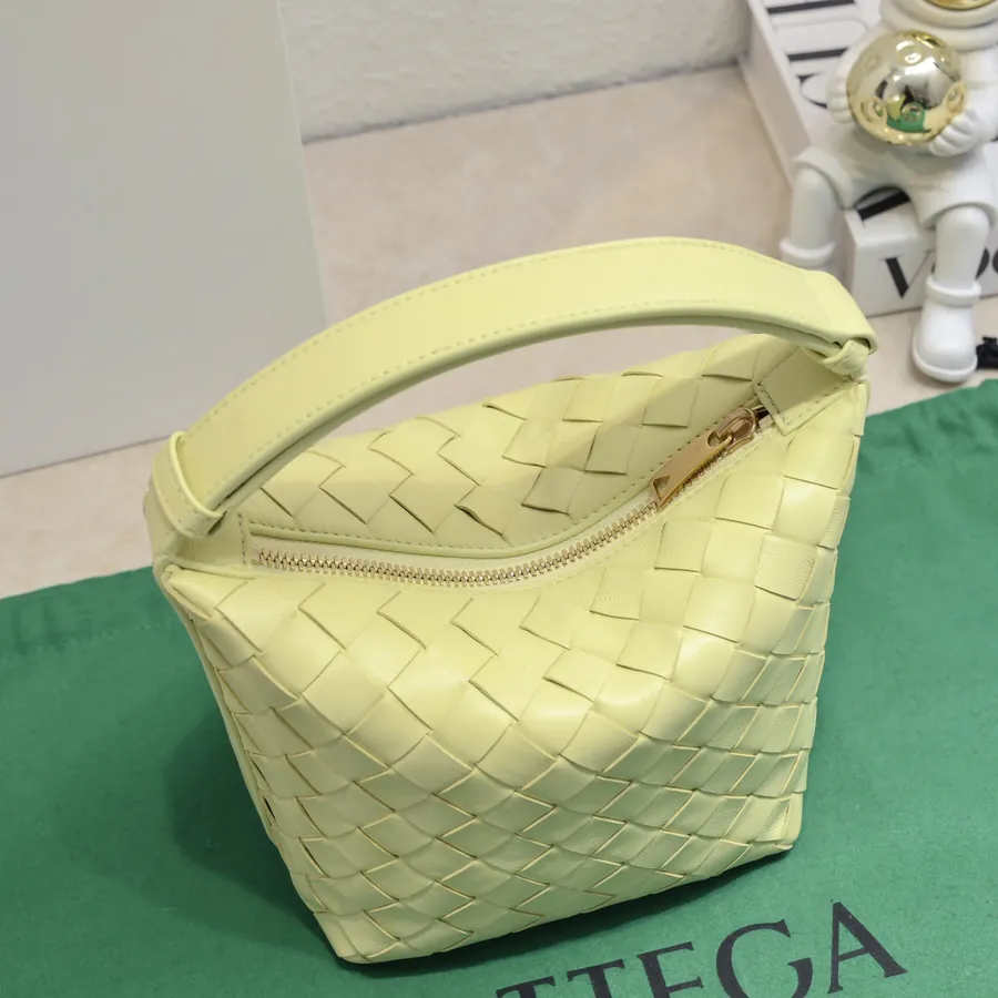 Bottega Veneta Intrecciato Wrist Friendly Lunch Bag