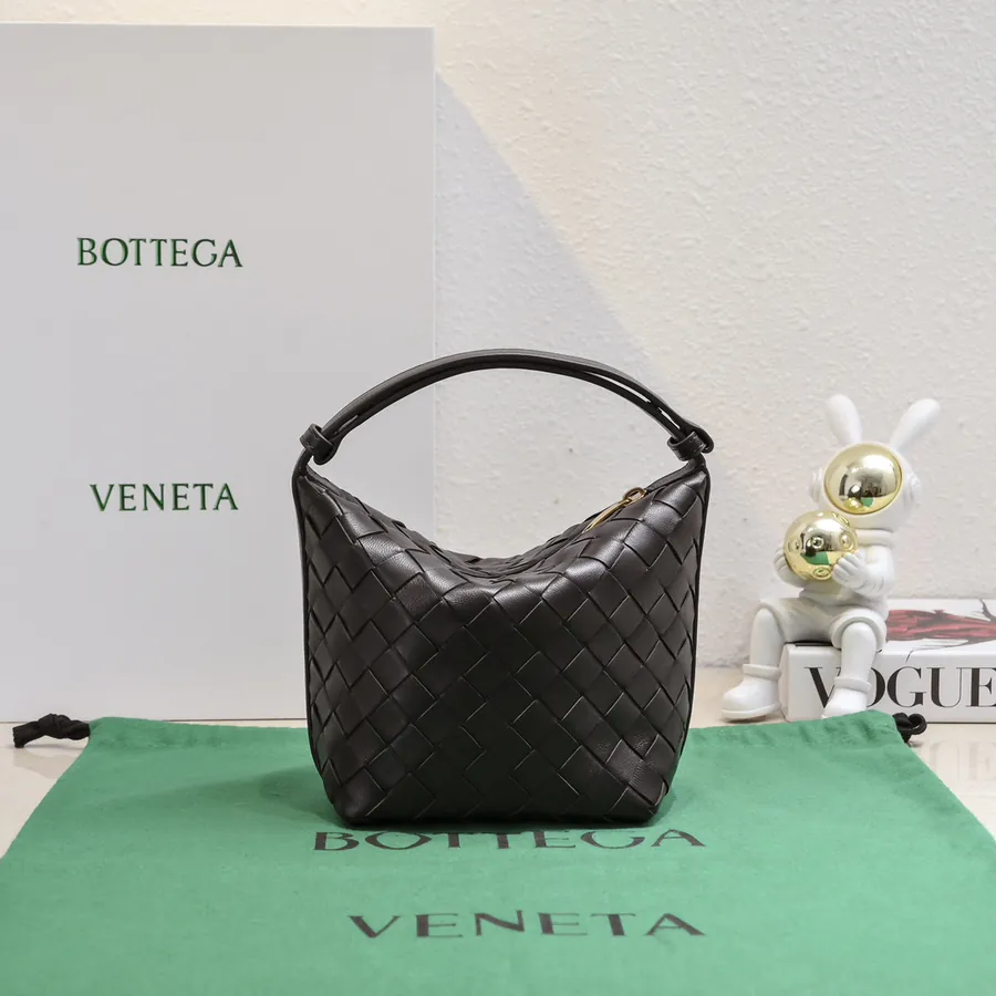 Bottega Veneta Intrecciato Lunch Bag with Curved Handle