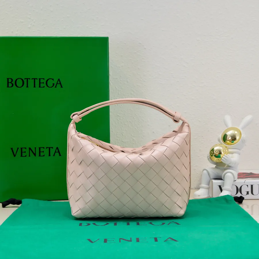 BvWallace Shoulder Lunch Bag Intrecciato Crafted, Happa Lambskin