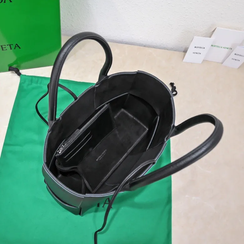 Arco Tote in Grained Calfskin