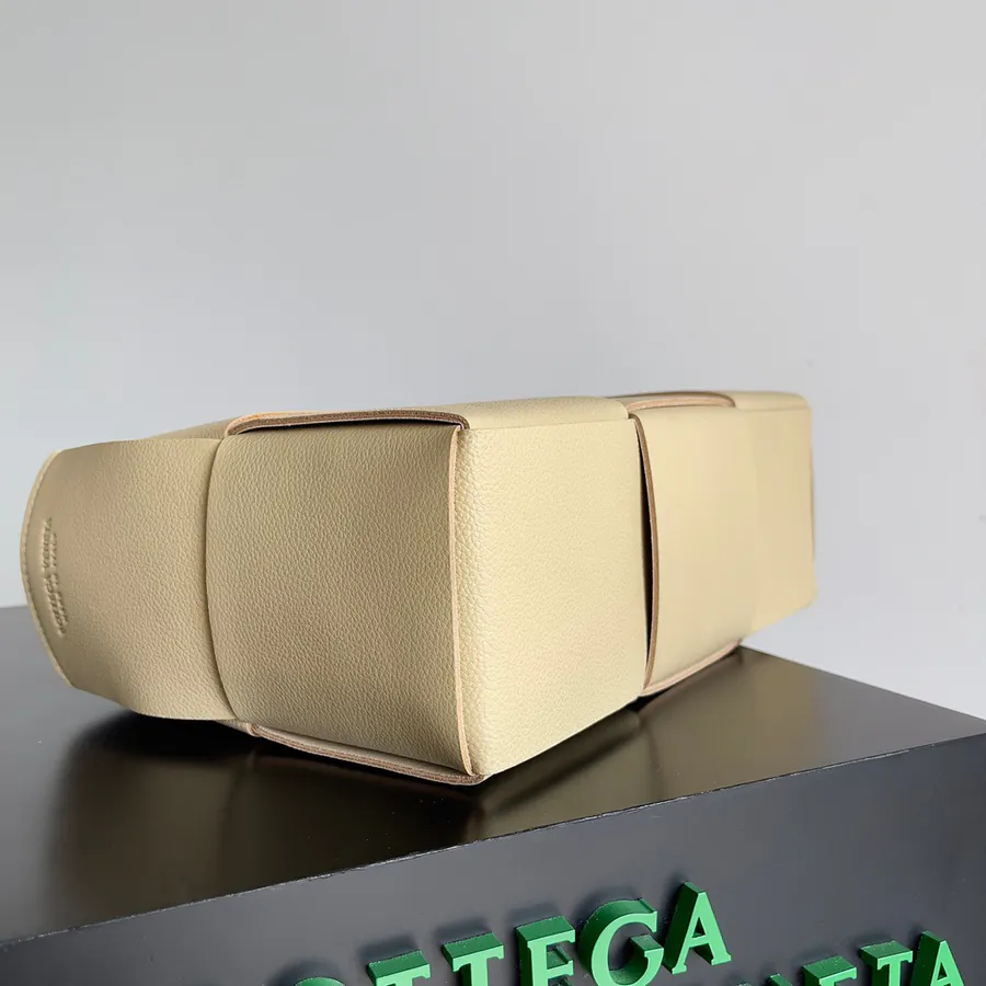Arco Tote in Grained Calfskin