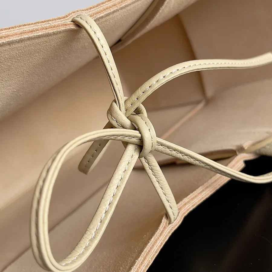 Arco Tote in Grained Calfskin
